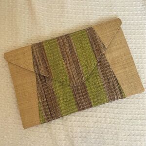 LIME BANANA PALM AND STRAW CLUTCH clutch